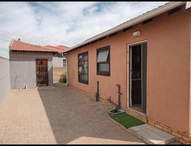 3 BEDROOM HOUSE FOR SALE IN BEVERLEY HILLS